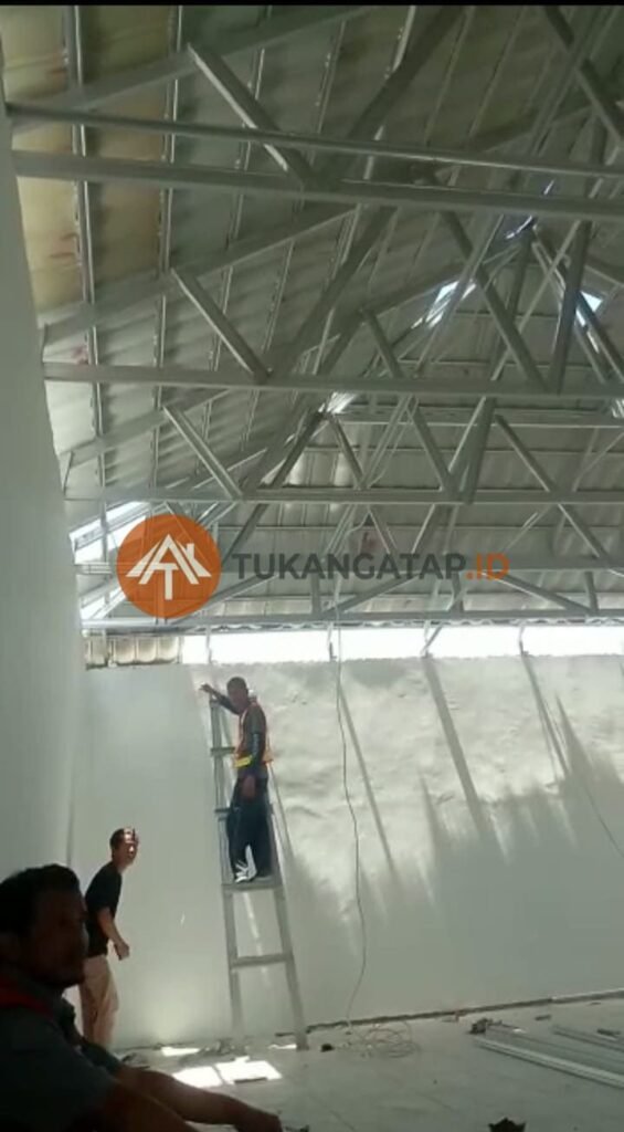 jasa pasang atap baja ringan terbaik di jabodetabek - tukangatap.id 02 jasa pasang atap baja ringan terbaik di jabodetabek - tukangatap.id 02